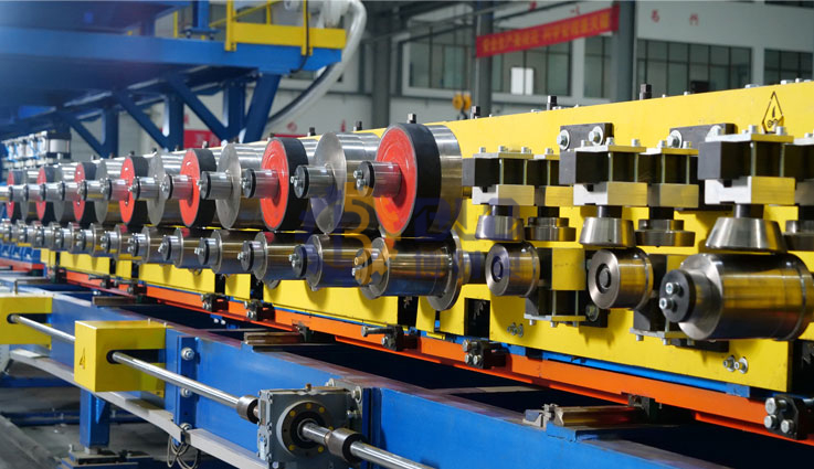 Pan de sandwich PU Ligne de production continue: augmentation de l'efficacité de la construction moderne