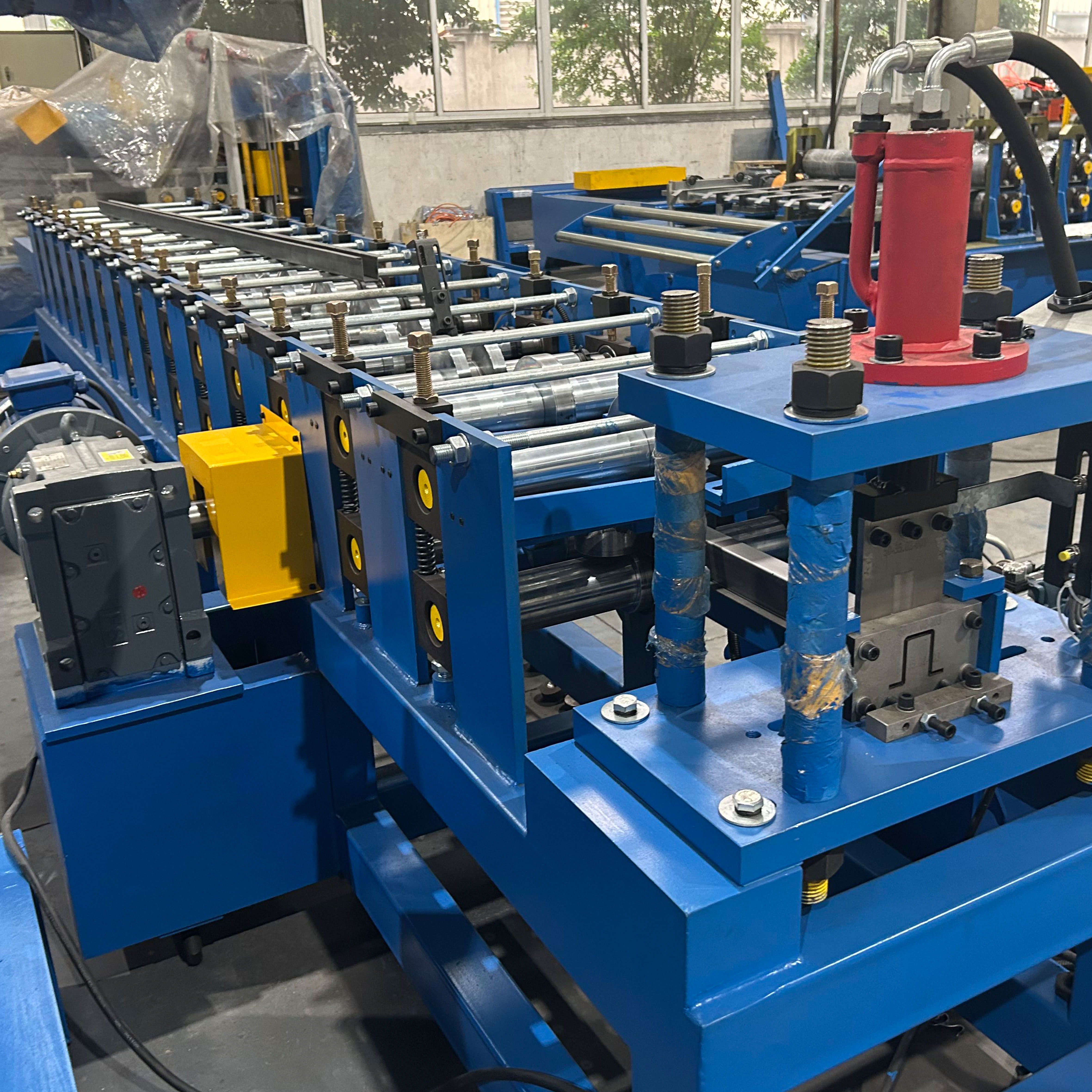 Ji-shaped / Omega Steel Plate Roll Forming Machine